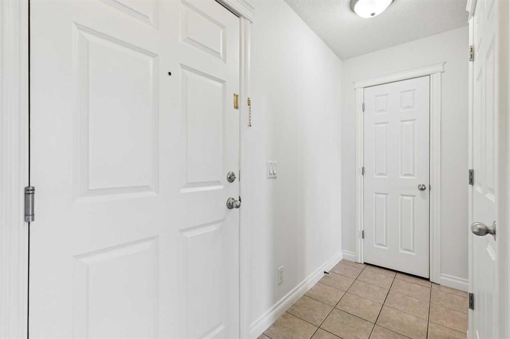 Picture for 425, 910 Centre Avenue NE