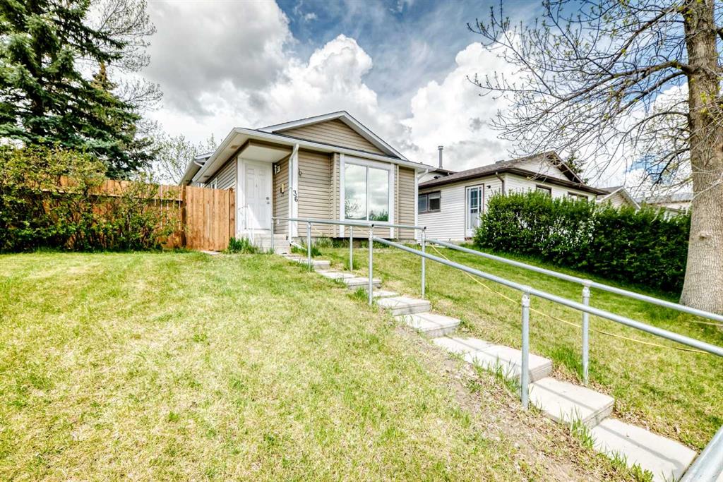 Picture for 36 Castleglen Way NE