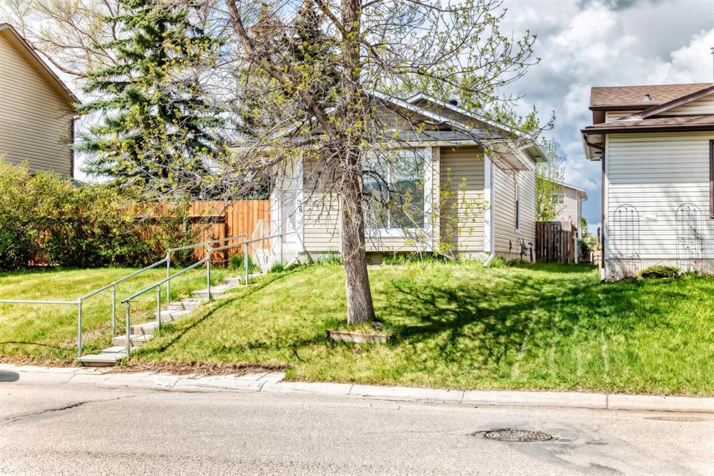 Picture for 36 Castleglen Way NE