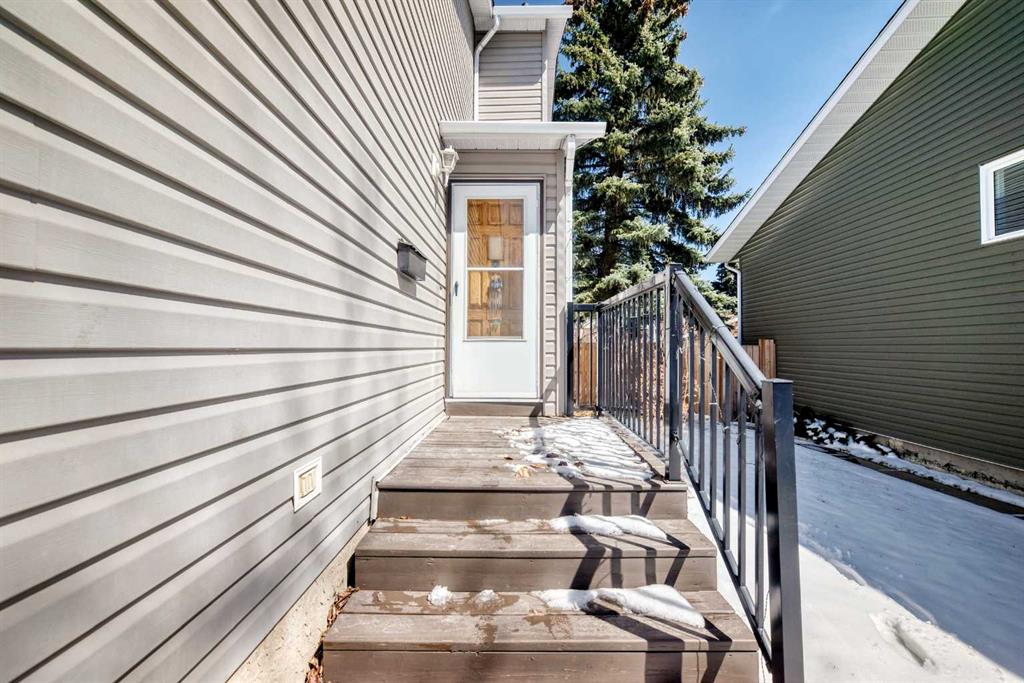 Picture for 216 Hawkwood Boulevard NW