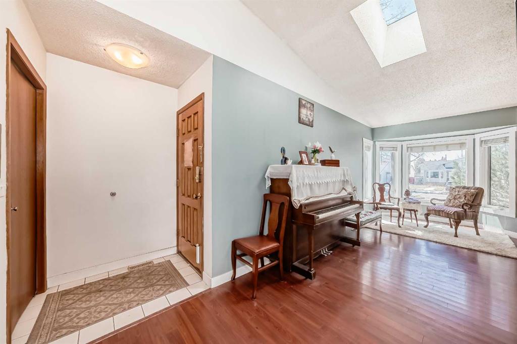Picture for 216 Hawkwood Boulevard NW