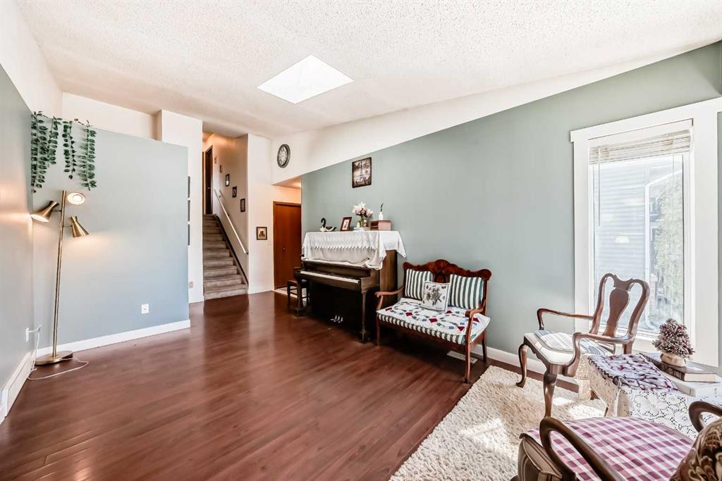 Picture for 216 Hawkwood Boulevard NW