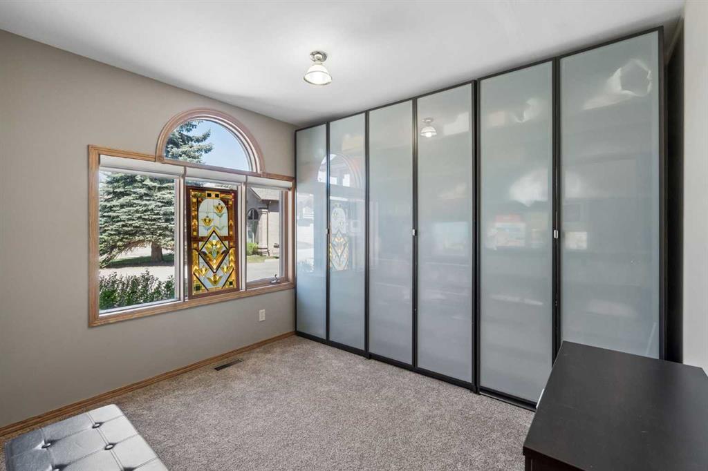 Picture for 112 Oakbriar Close SW