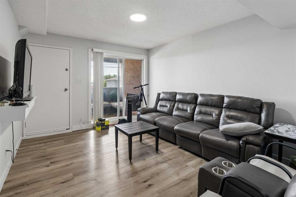 Picture for 13, 3726 Centre Street NE