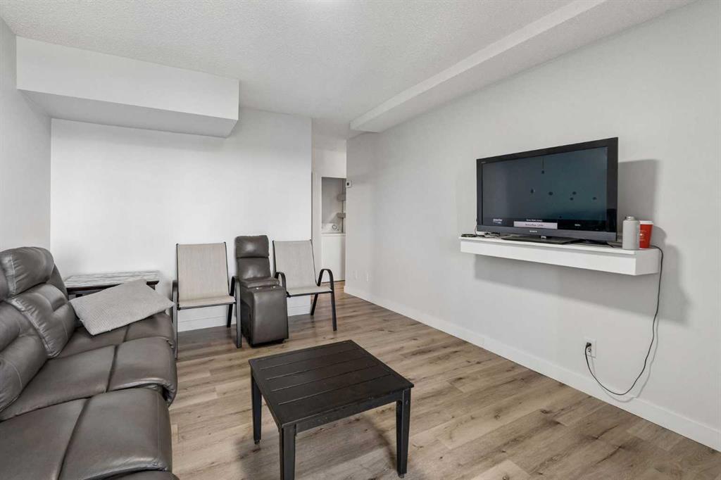 Picture for 13, 3726 Centre Street NE