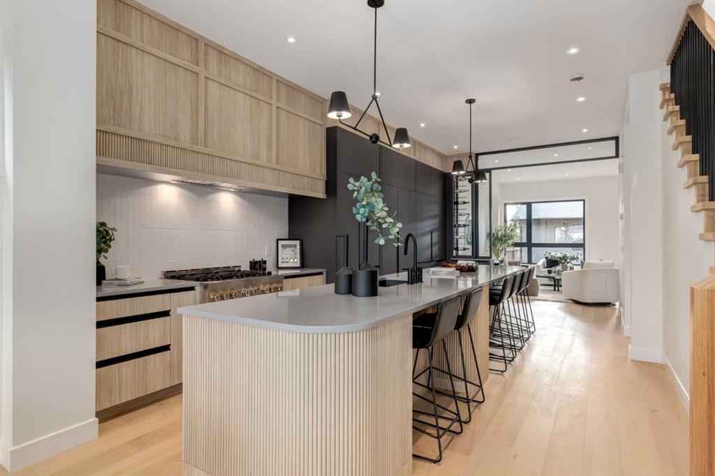 Picture for 637 51 Avenue SW