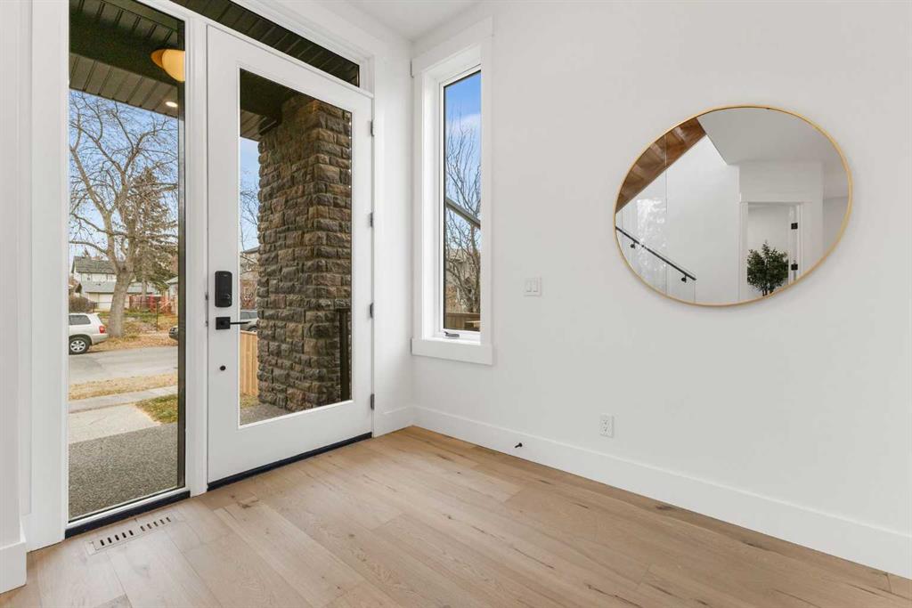 Picture for 725 18 Avenue NW