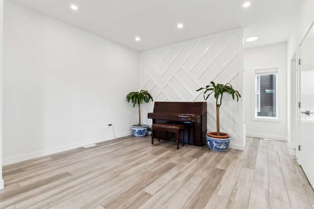 Picture for 51 Midgrove Drive SW