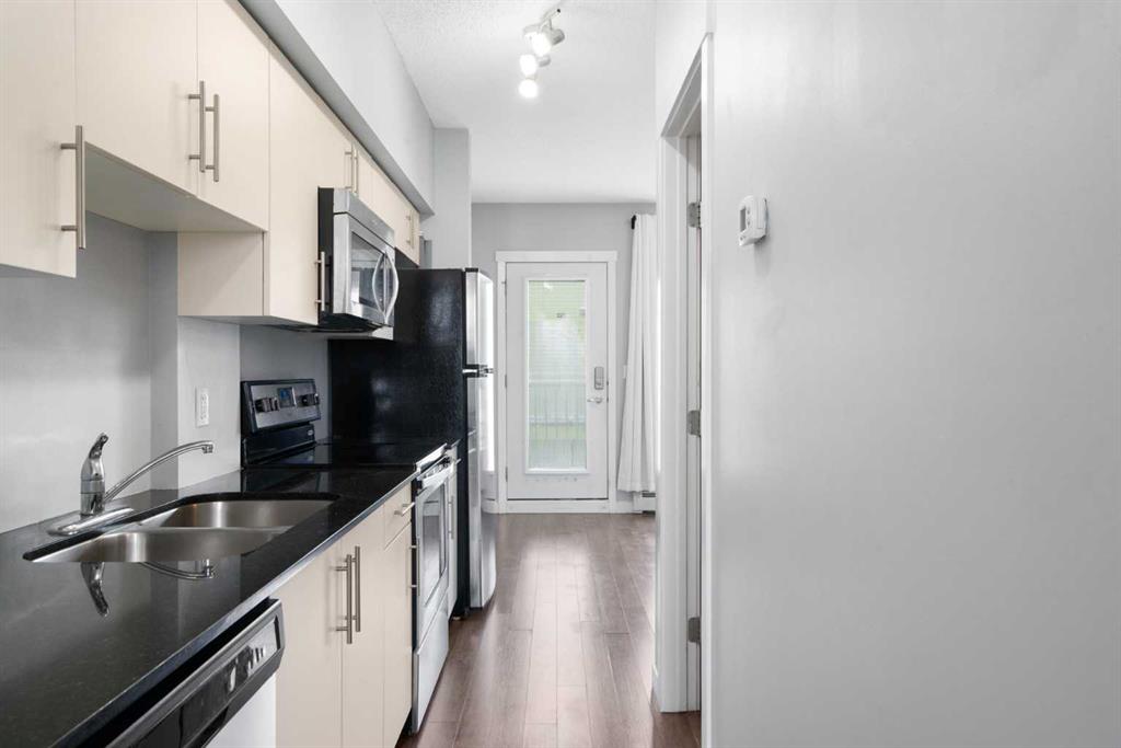 Picture for 402, 1740 9 Street NW