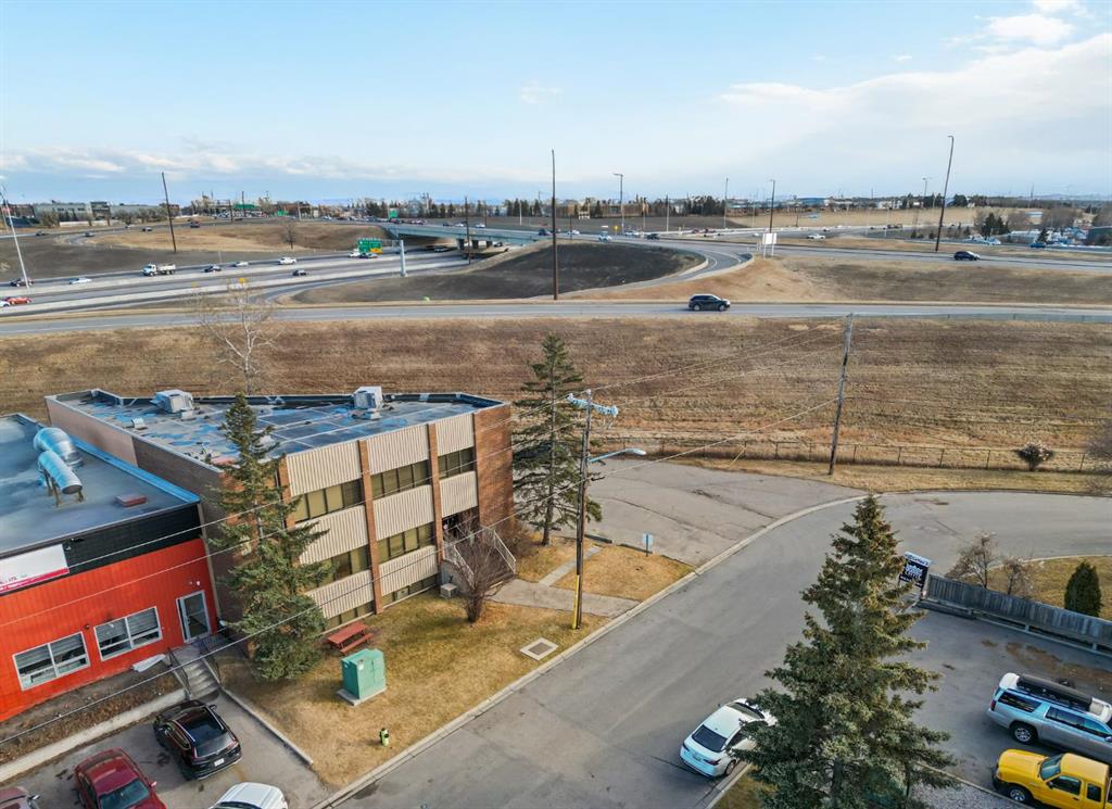 Picture for 76 Skyline Crescent NE