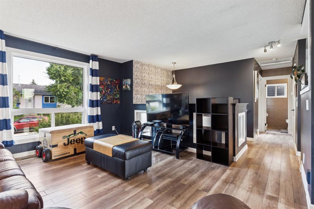 Picture for 147 Falchurch Crescent NE