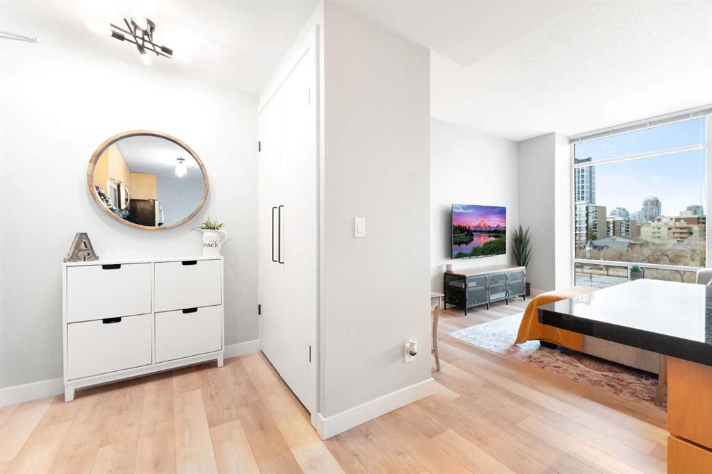 Picture for 504, 215 13 Avenue SW