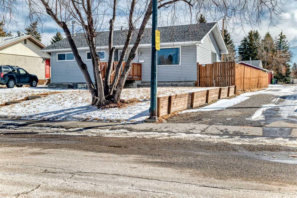 Picture for 224 47 Street SE