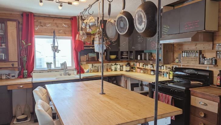 Picture for 311 47 Avenue W