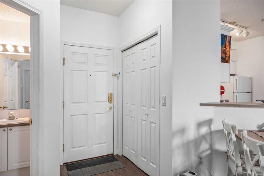 Picture for 416, 126 14 Avenue SW