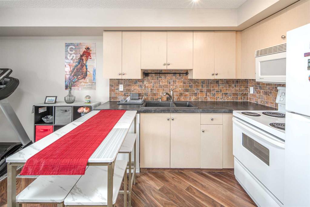 Picture for 307, 17 Country Village Bay NE