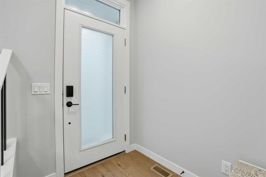 Picture for 61 Calhoun Crescent NE