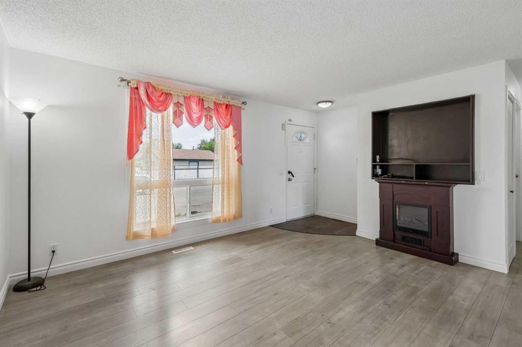 Picture for 83 Appletree Close SE