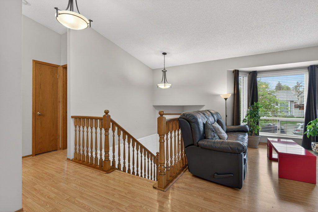 Picture for 156 Rivercroft Close SE