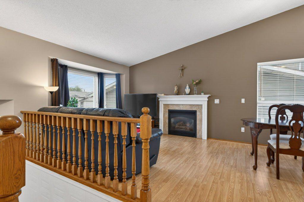 Picture for 156 Rivercroft Close SE