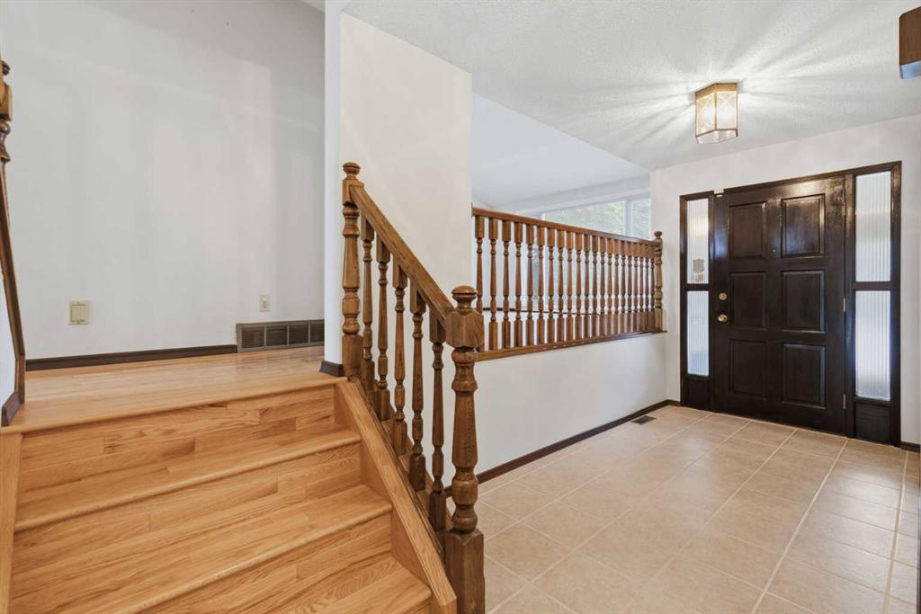Picture for 27 Woodgreen Place SW