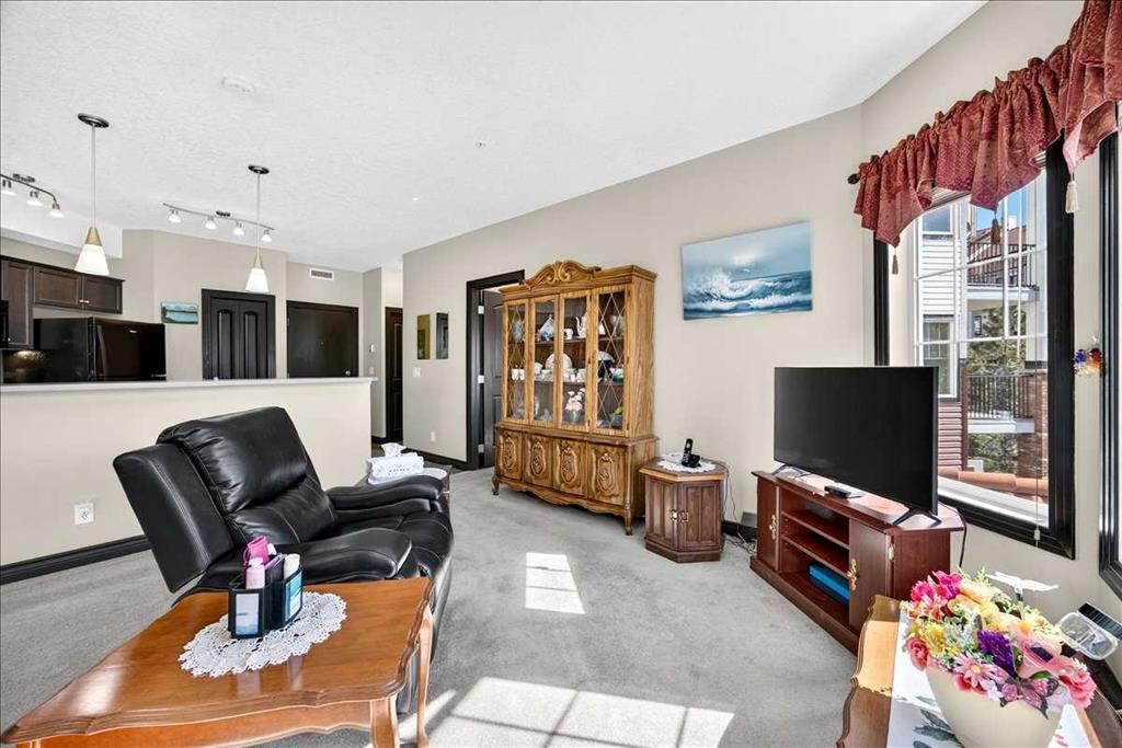 Picture for 218, 30 Royal Oak Plaza NW