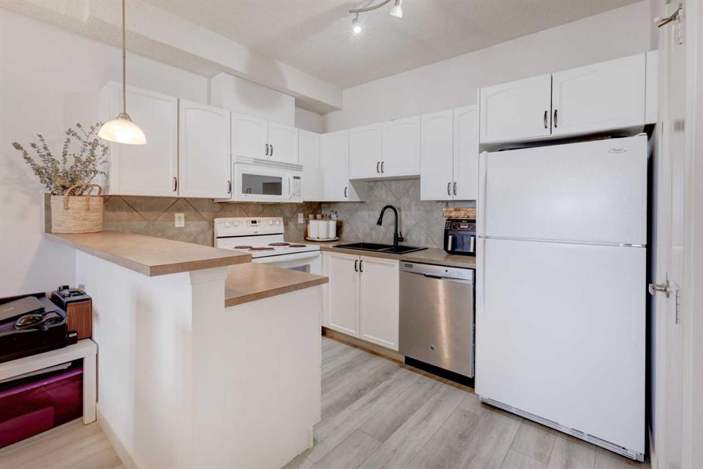 Picture for 402, 120 Country Village Circle NE