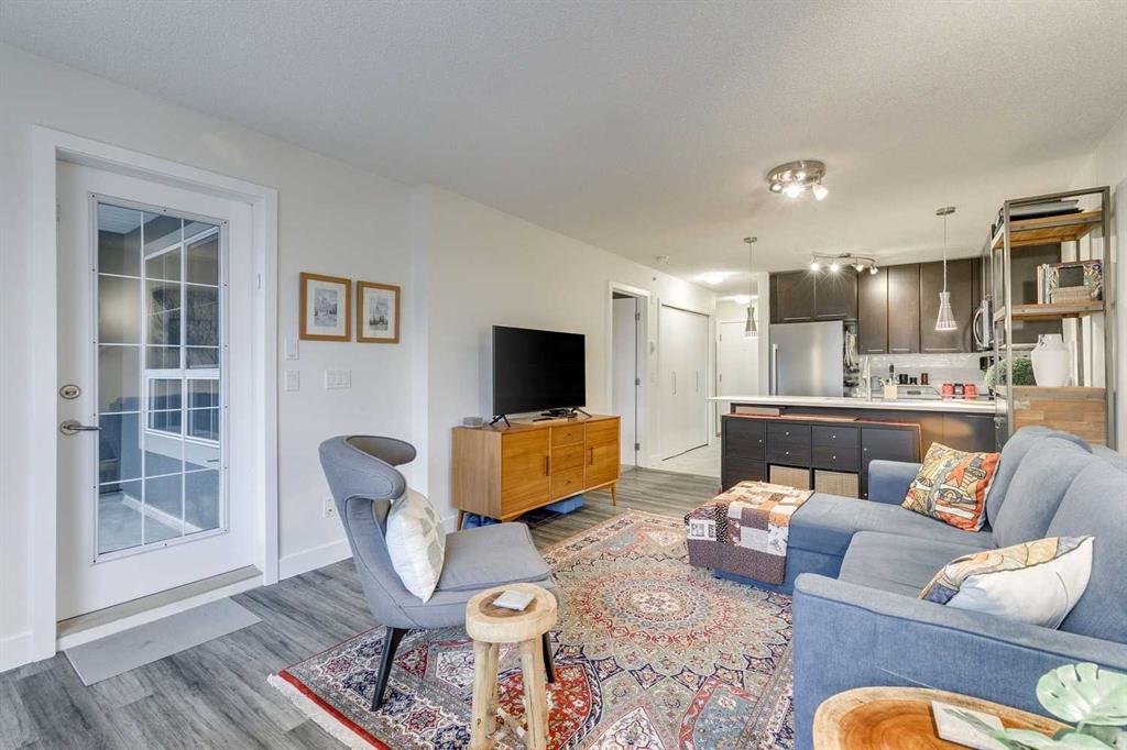 Picture for 438, 35 Richard Court SW