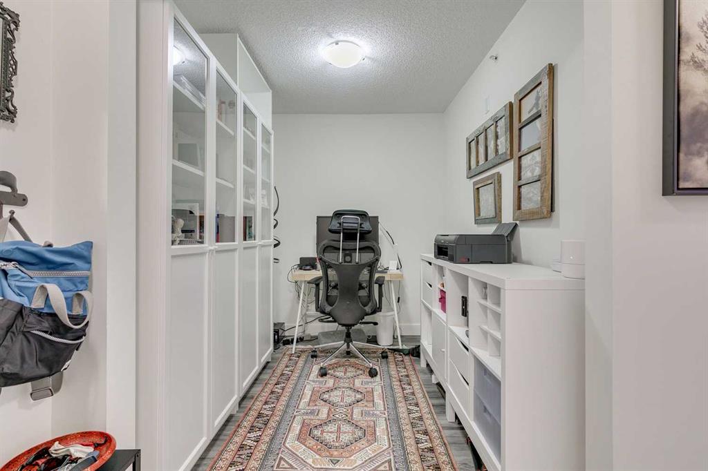 Picture for 438, 35 Richard Court SW