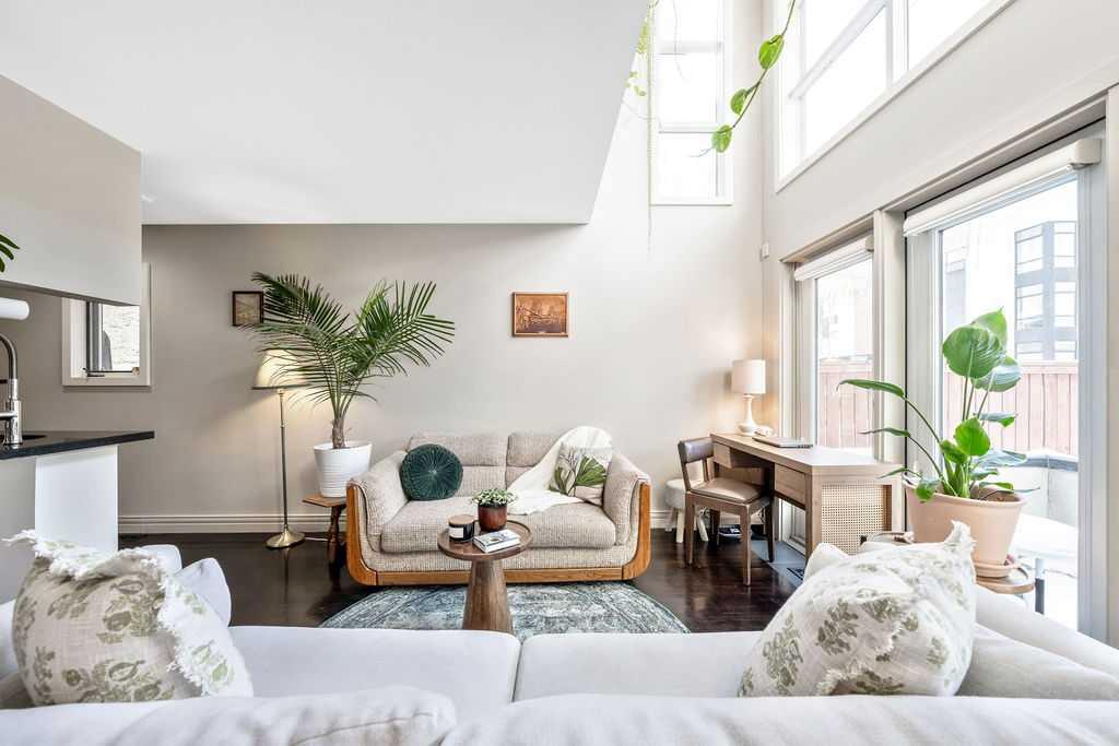 Picture for 2, 52 6 Street NE