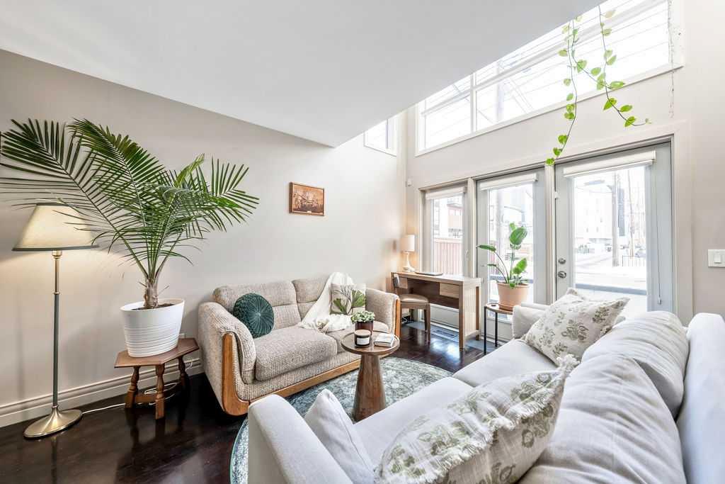 Picture for 2, 52 6 Street NE