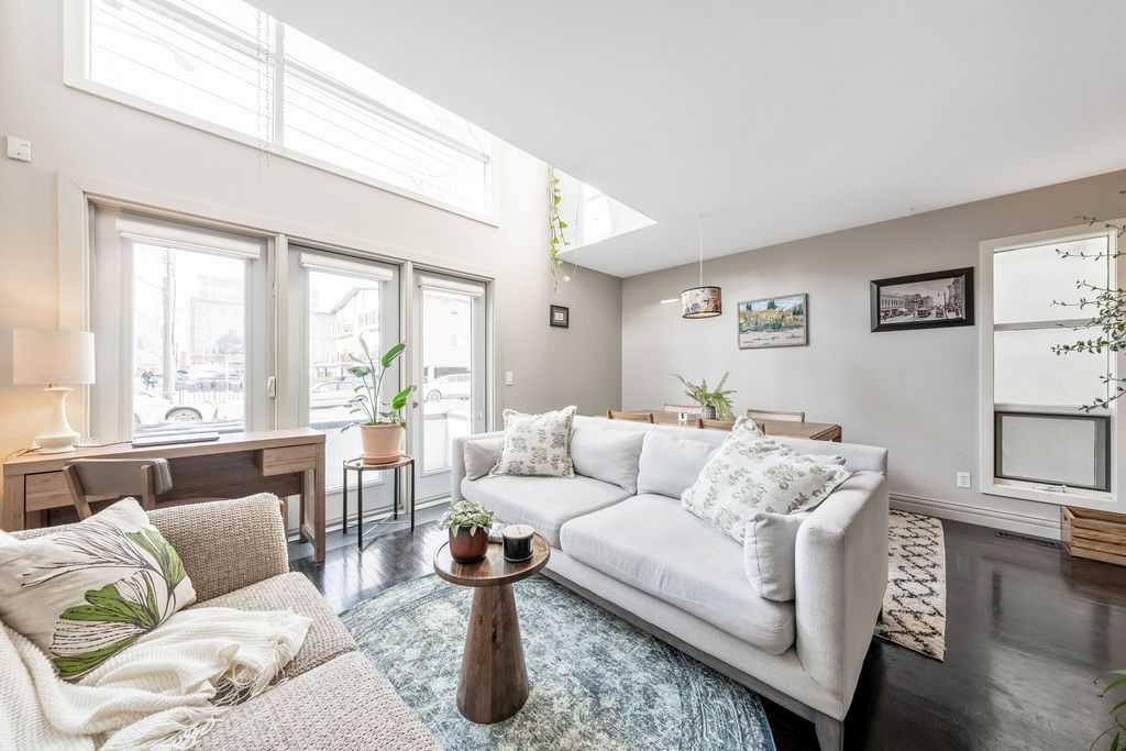 Picture for 2, 52 6 Street NE