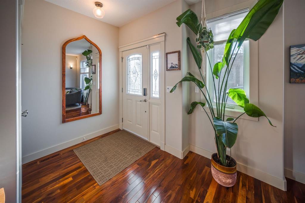 Picture for 820 19 Avenue NW