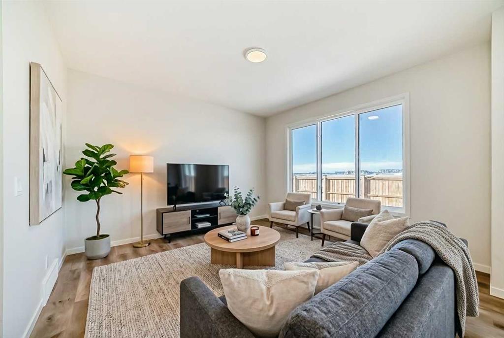 Picture for 91 Bartlett Crescent SE