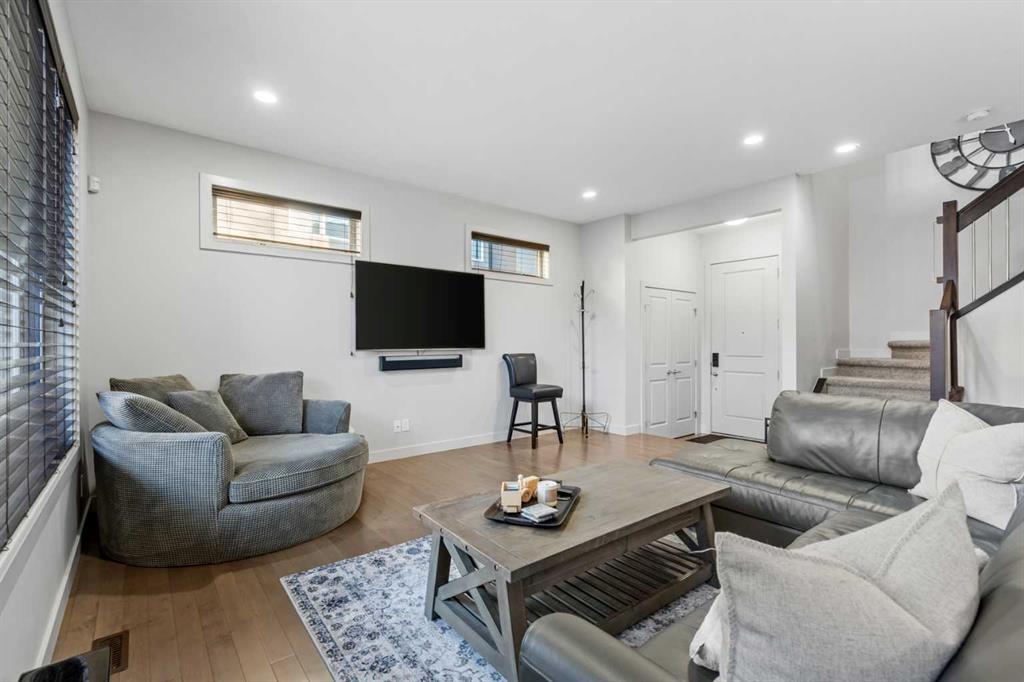 Picture for 2, 312 12 Avenue NE