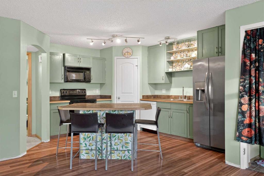 Picture for 105, 23 Everridge Square SW