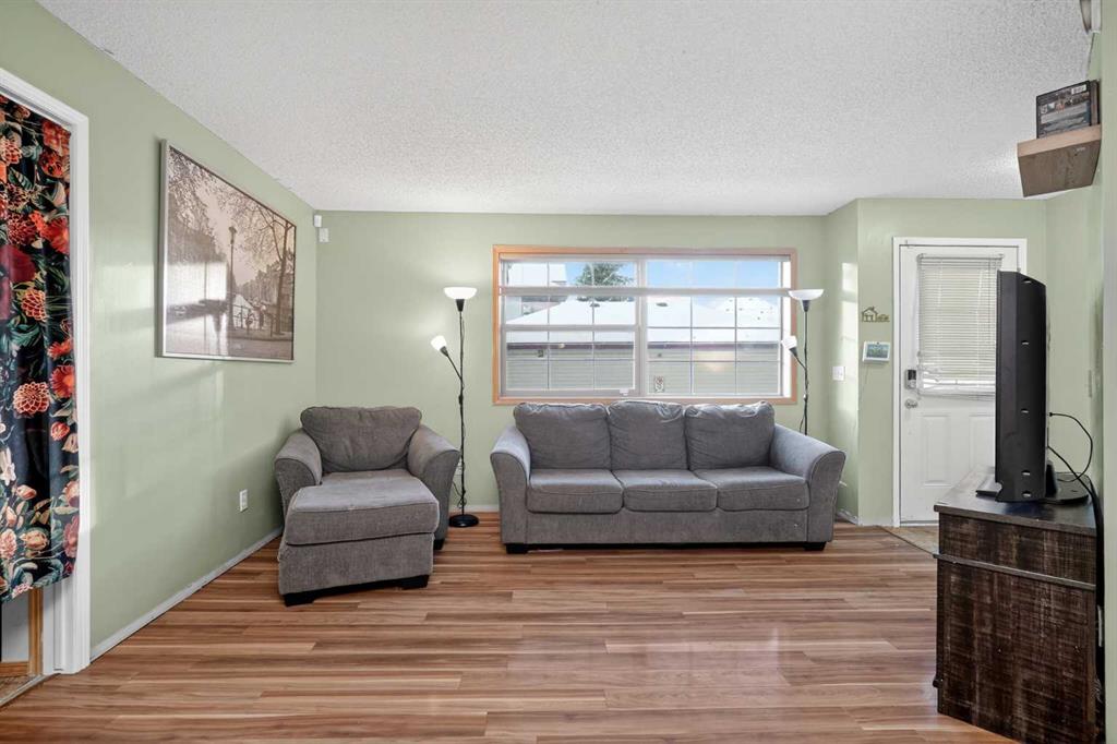 Picture for 105, 23 Everridge Square SW