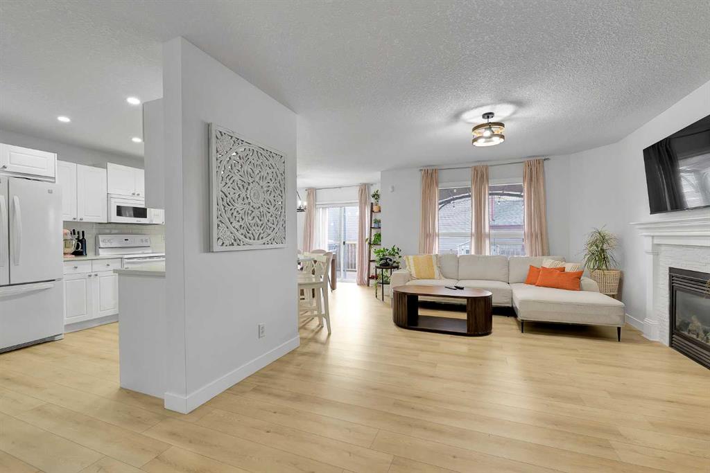 Picture for 60 Saddlecrest Green NE