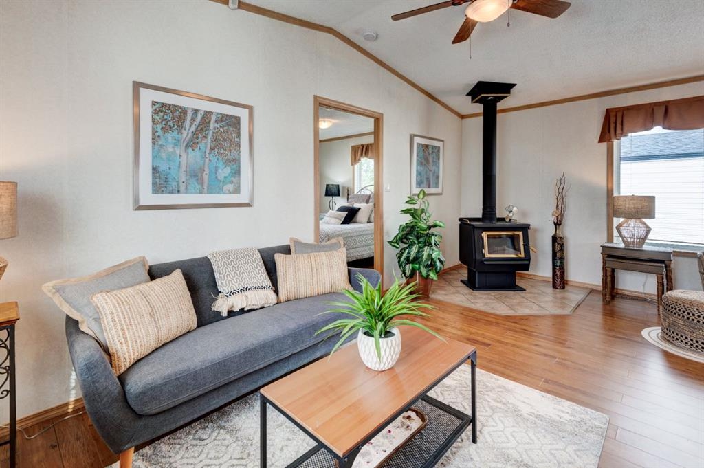 Picture for 6, 6724 17 Avenue SE