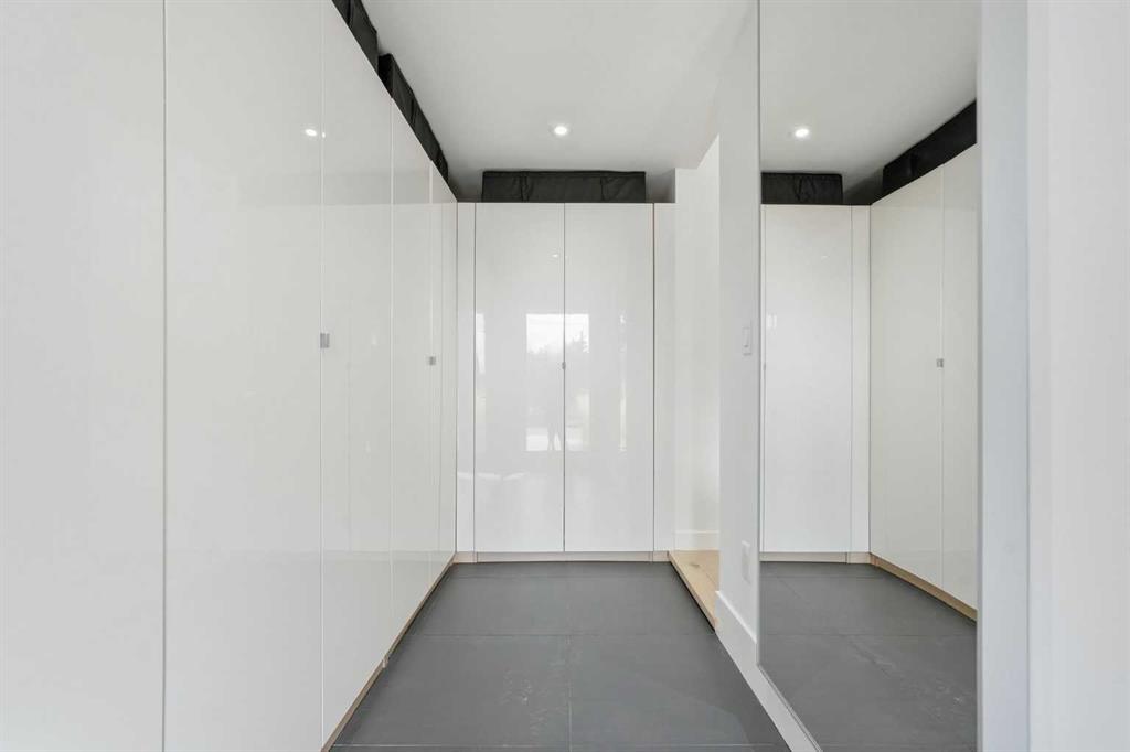 Picture for 712 48 Avenue SW