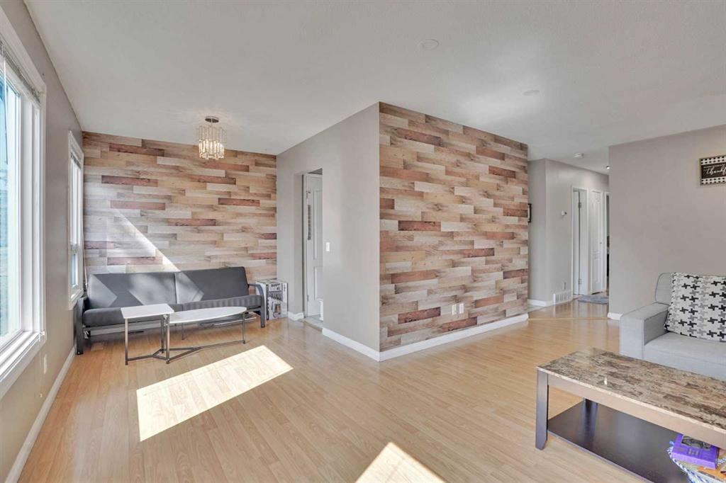 Picture for 1004 Penrith Crescent SE