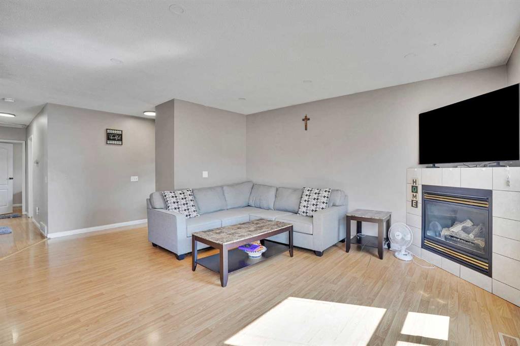 Picture for 1004 Penrith Crescent SE