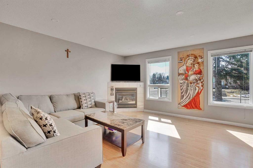 Picture for 1004 Penrith Crescent SE