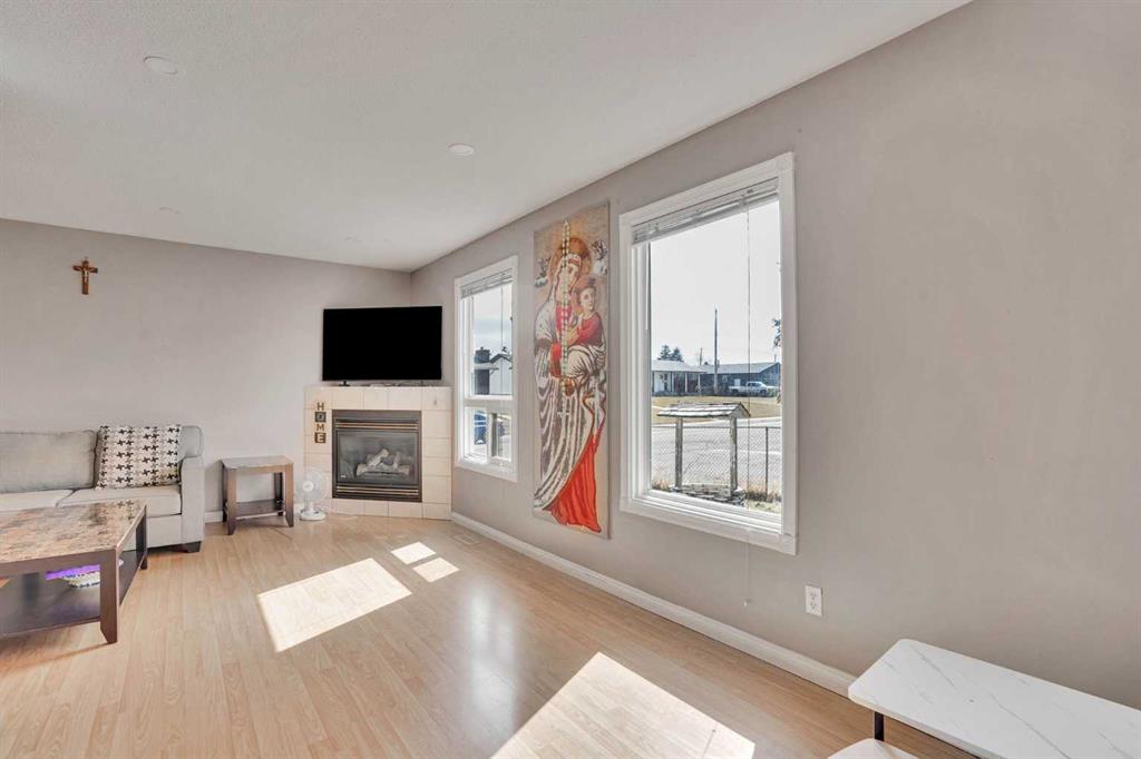 Picture for 1004 Penrith Crescent SE