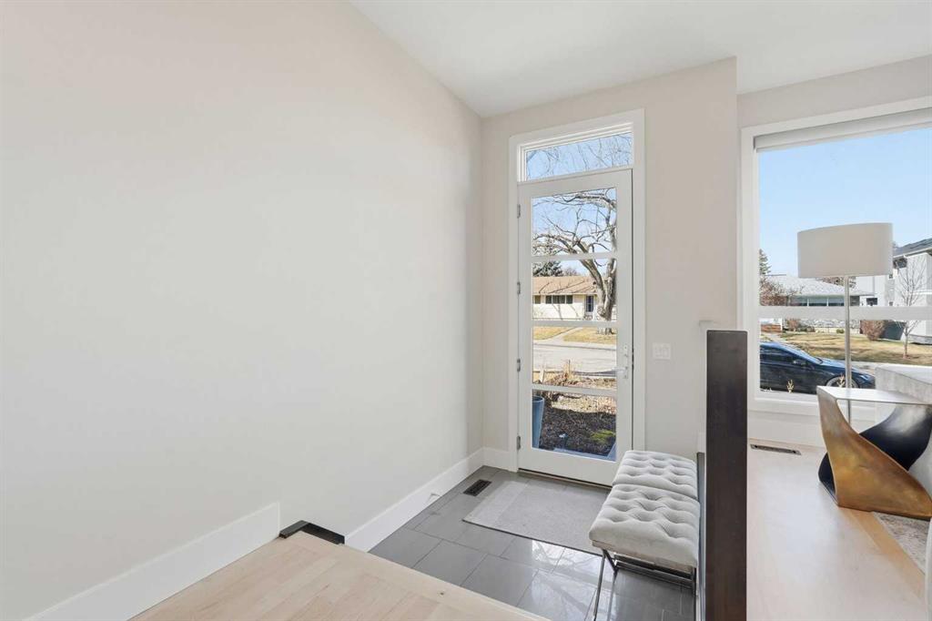 Picture for 1923 49 Avenue SW