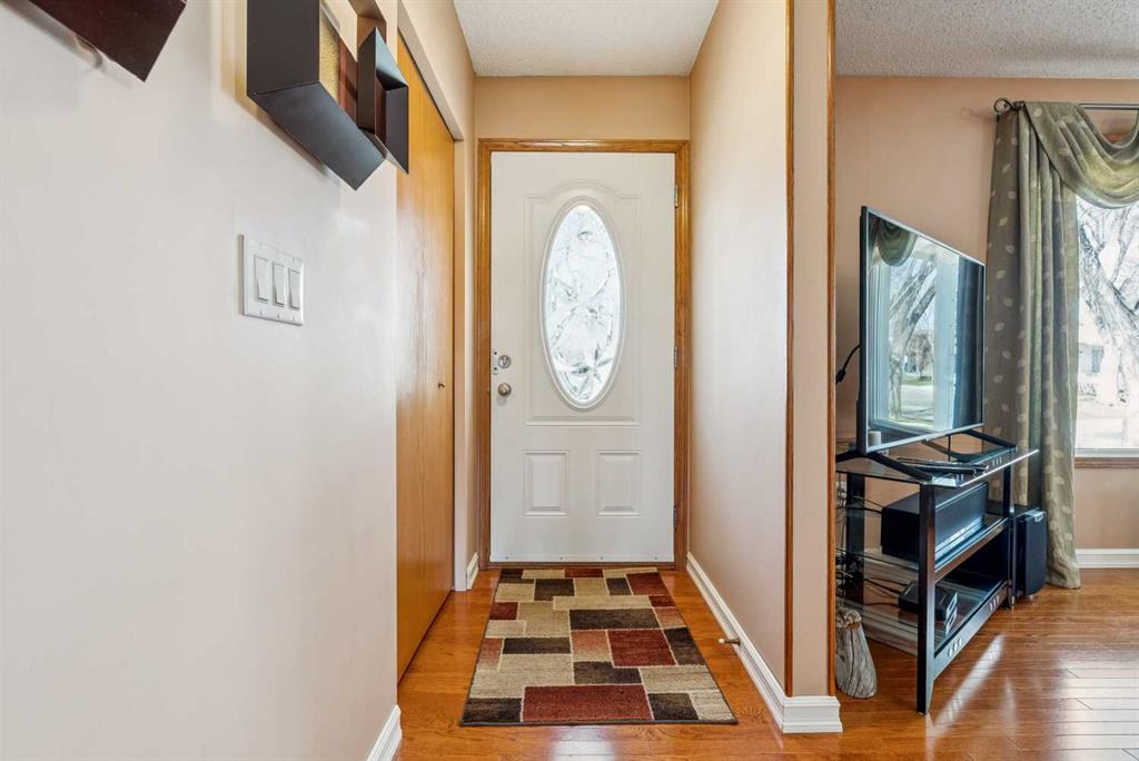 Picture for 320 Whiteview Road NE
