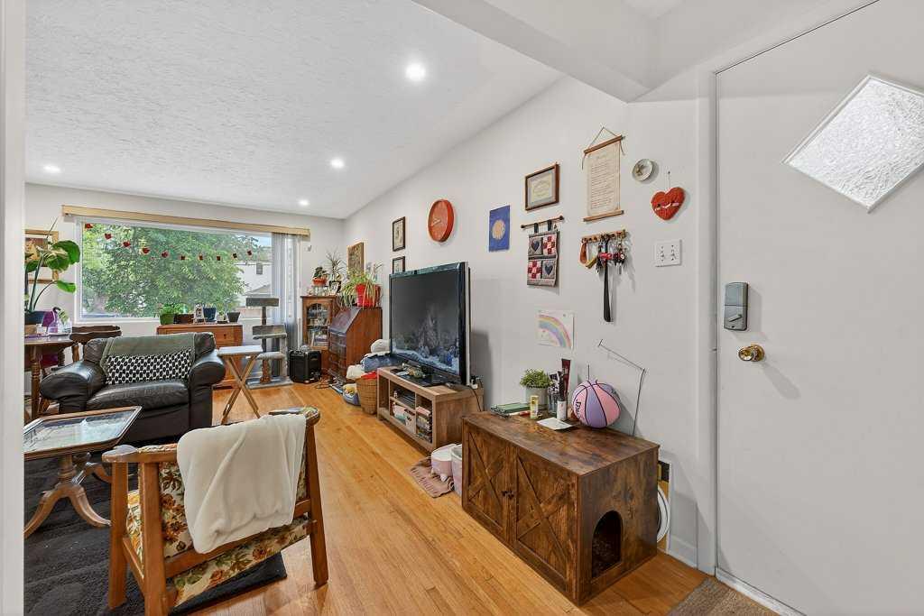 Picture for A,B, 319 37 Street SW