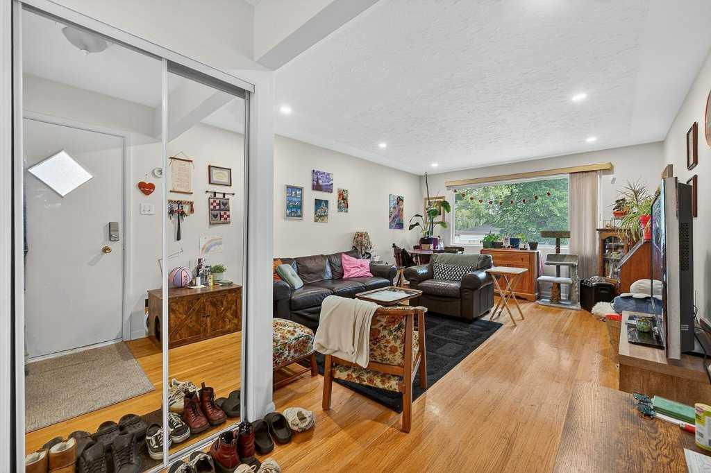 Picture for A,B, 319 37 Street SW