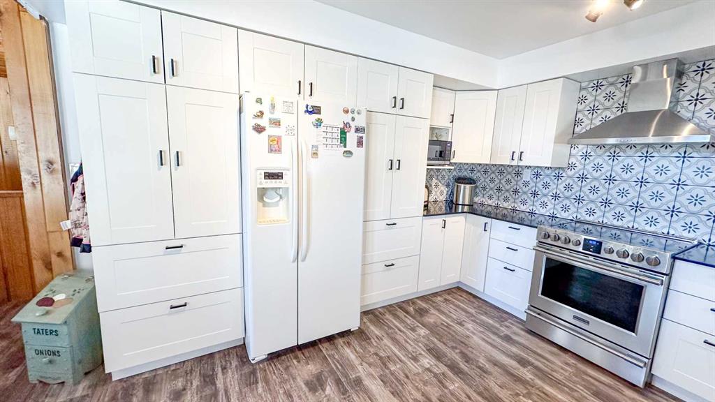 CIR Realty 617 4 Avenue CIR REALTY , Sundre, NONE,T0M1X0 ; Listing