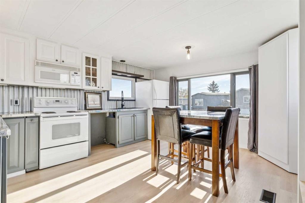 Picture for 364, 6220 17 Avenue SE